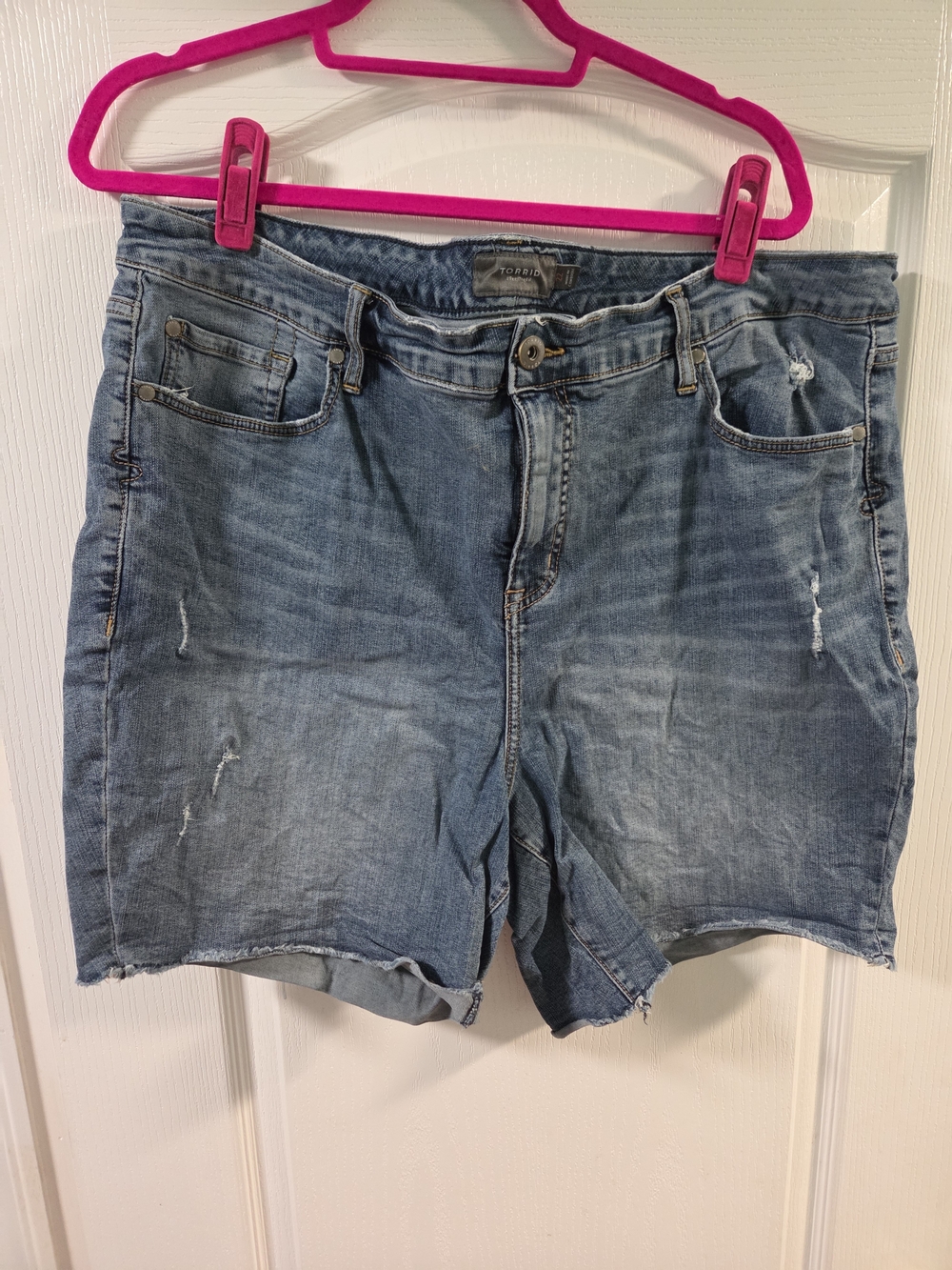 [✨️BOGO✨️] Torrid Blue Denim High Rise Raw Hem Distressed Shorts- Size 18